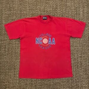 Vintage NCAA College League Baseball Division Tshirt